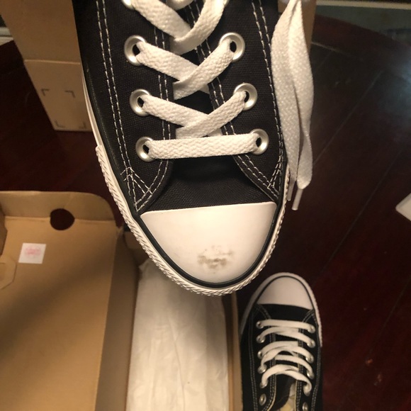Never worn Converse - Picture 2 of 4